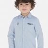 Camisa niño celeste con codera