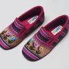 zapatilla colorida fucsia
