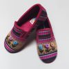 zapatilla colorida fucsia
