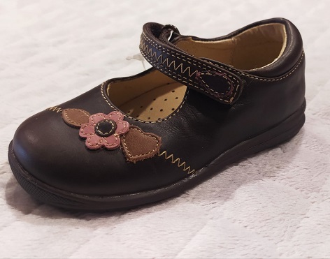 Zapato niña piel marrón con decoración bicolor