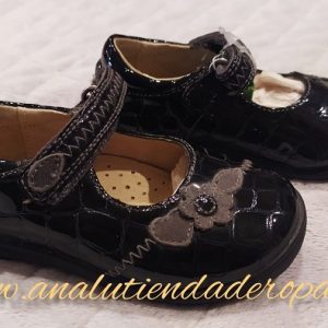 Zapato piel charol negro decorado