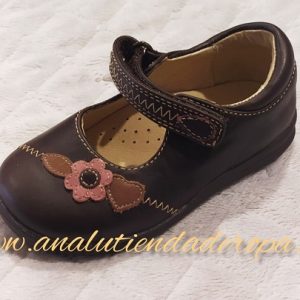 Zapato piel marrón niña con decoración bicolor