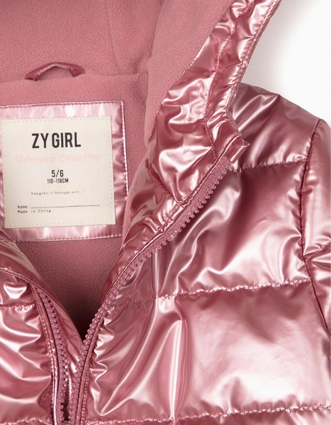 detalle chaqueton niña rosa metalizado