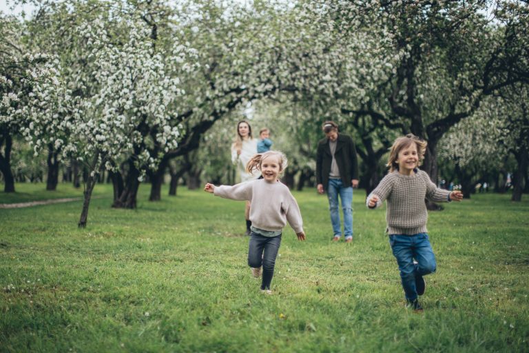 Cómo vestir a los niños en primavera