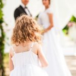 Cómo vestir a un niño para boda: consejos para que sean los invitados perfectos