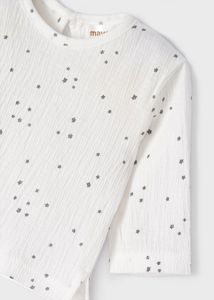 detalle de camisa del conjunto tricot gris
