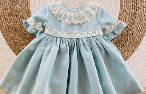 Vestido para niña de Ana Castel